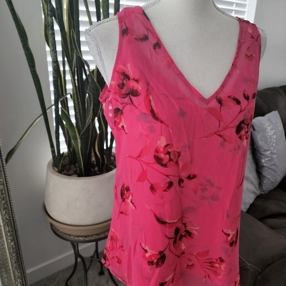 white house black market double layered floral sleeveless blouse. Size xsmall. N - Picture 2 of 7